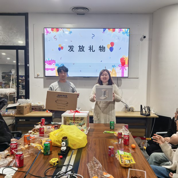 鸿贝家居为员工过生日